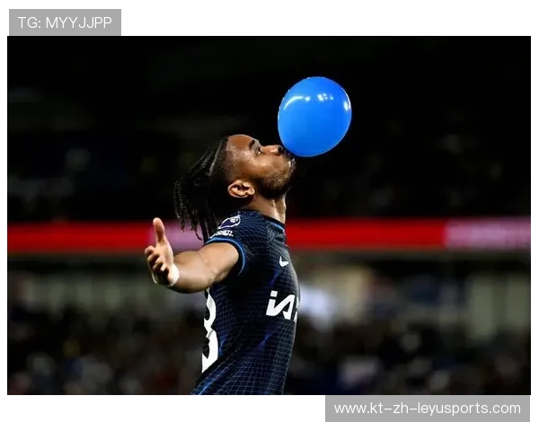 切尔西里斯詹姆斯后点飞身铲射破门全场高呼——一个夜晚的城市记忆