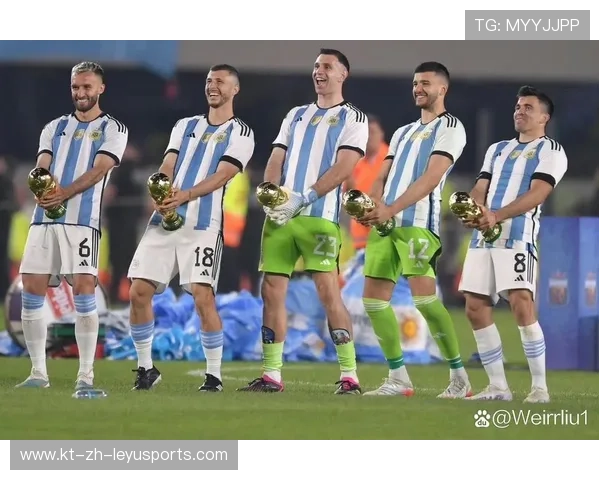 赛场“最感人的集体庆祝”，凝聚胜利的喜悦，集体庆祝动作